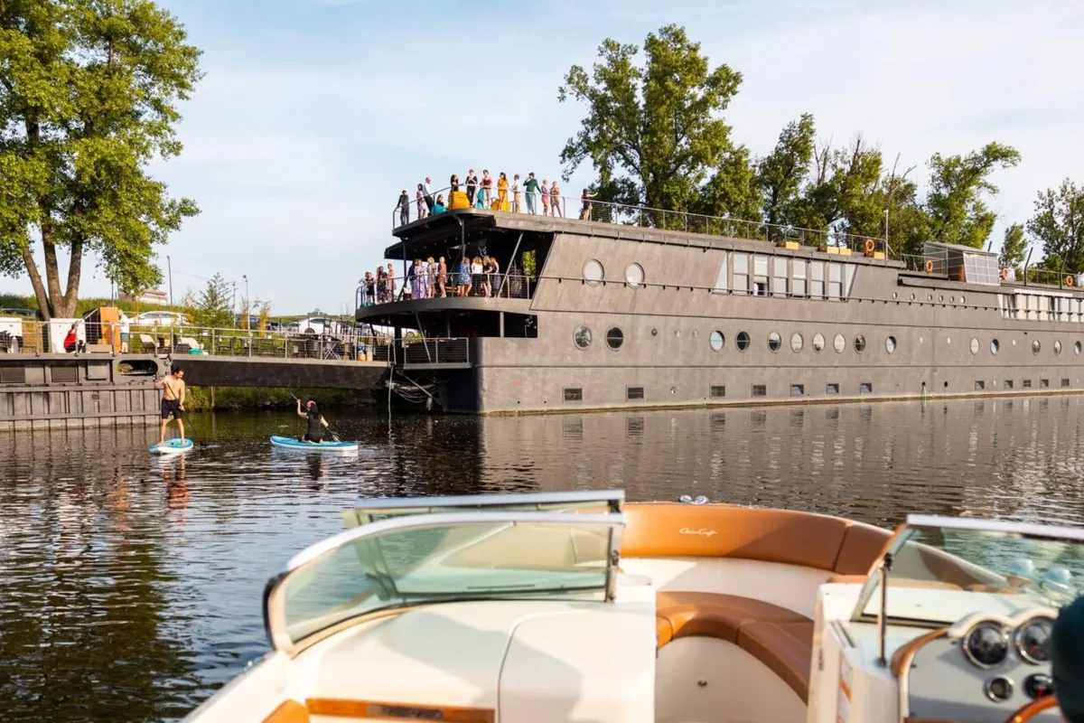 Botel Marina