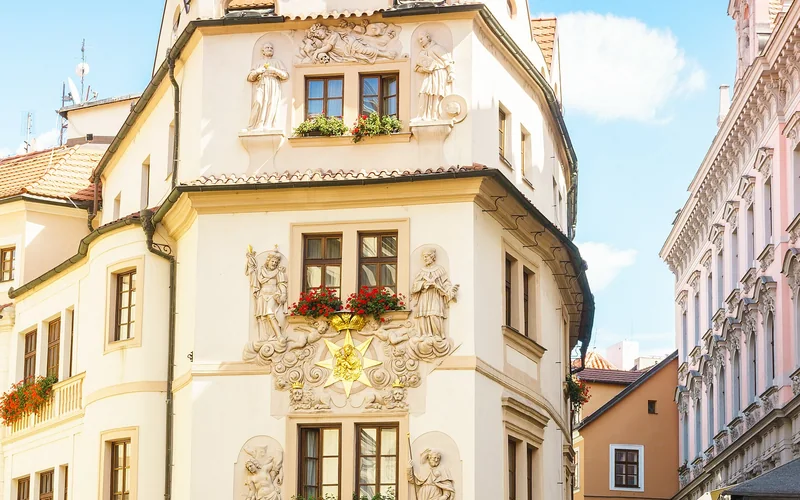 Golden Well Hotel