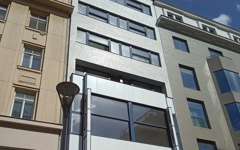 Hotel Avion