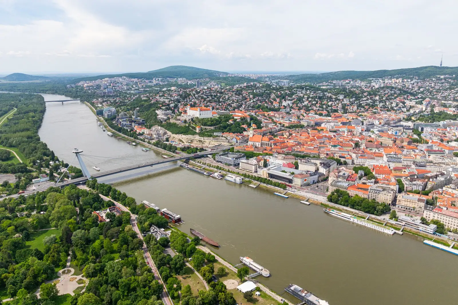 Bratislava — cíl transferu z letiště Praha