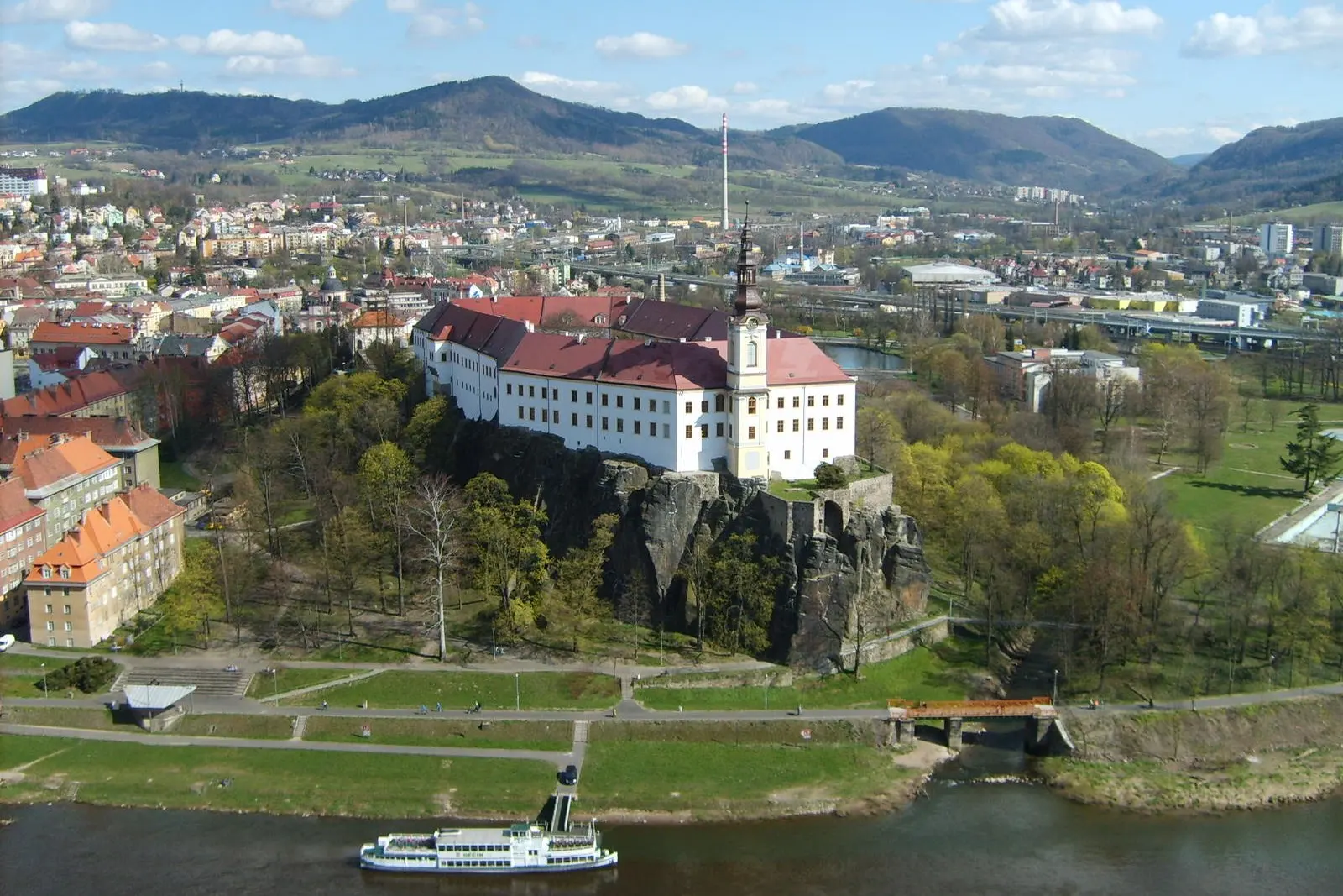 Děčín — cíl transferu z letiště Praha