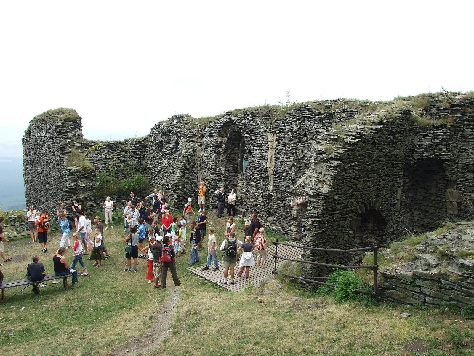 Veduta aerea del castello di Bezděz