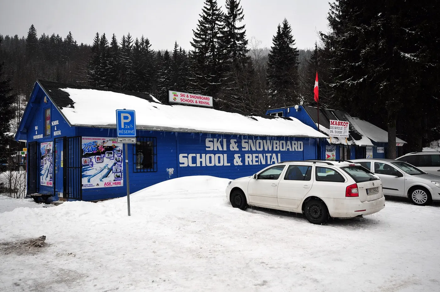 Lyžařská škola a půjčovna u svahu ve Špindlerově Mlýně